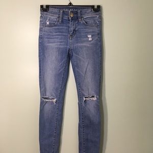 American Eagle light wash distressed denim jeans
